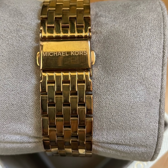 Michael Kors rose gold watch - Picture 2 of 4